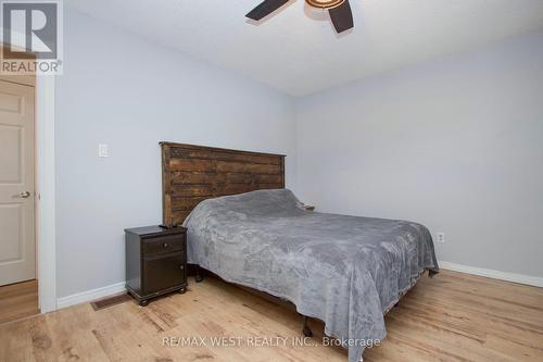 46 Ojibway Dr N, Galway-Cavendish And Harvey, ON - Indoor Photo Showing Bedroom