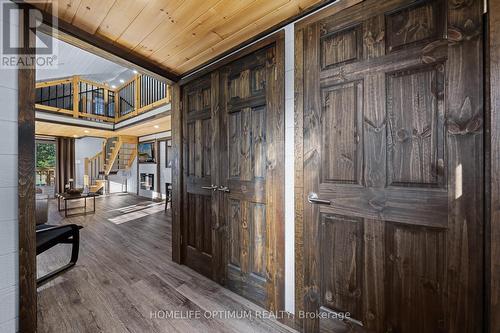 1007 Elliott Rd, Algonquin Highlands, ON - Indoor Photo Showing Other Room