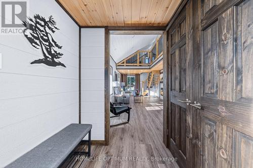 1007 Elliott Rd, Algonquin Highlands, ON - Indoor Photo Showing Other Room