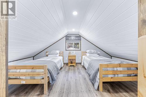 1007 Elliott Rd, Algonquin Highlands, ON - Indoor Photo Showing Bedroom
