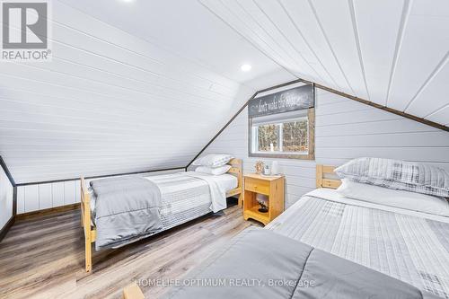 1007 Elliott Road, Algonquin Highlands, ON - Indoor Photo Showing Bedroom