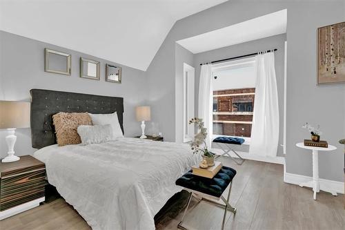 45 Leeming Street, Hamilton, ON - Indoor Photo Showing Bedroom
