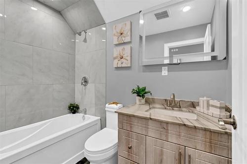 45 Leeming Street, Hamilton, ON - Indoor Photo Showing Bathroom