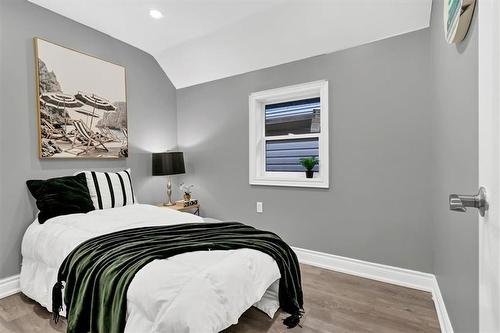 45 Leeming Street, Hamilton, ON - Indoor Photo Showing Bedroom