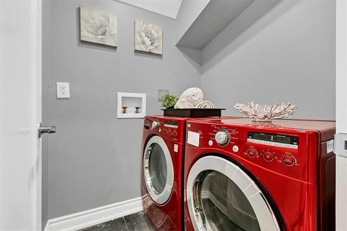 45 Leeming Street, Hamilton, ON - Indoor Photo Showing Laundry Room