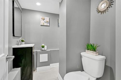 45 Leeming Street, Hamilton, ON - Indoor Photo Showing Bathroom
