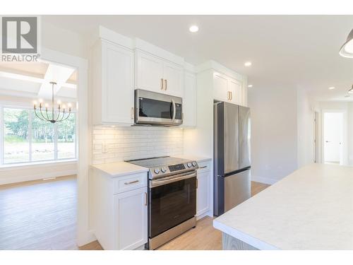 333 Sandhill Crescent, 100 Mile House, BC - Indoor Photo Showing Kitchen With Upgraded Kitchen