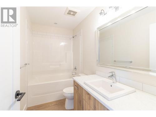 333 Sandhill Crescent, 100 Mile House, BC - Indoor Photo Showing Bathroom