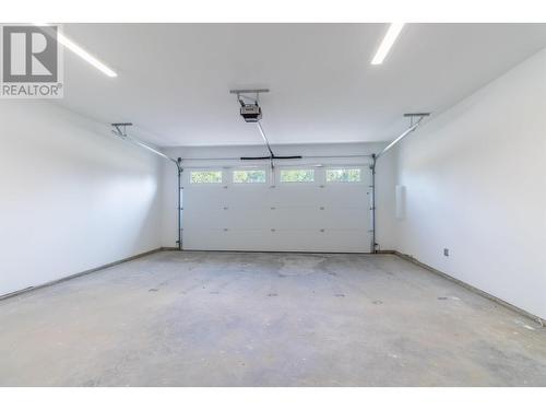 333 Sandhill Crescent, 100 Mile House, BC - Indoor Photo Showing Garage