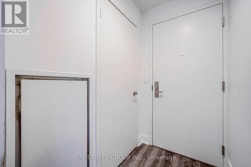 609 - 75 St Nicholas Street, Toronto, ON - Indoor Photo Showing Other Room
