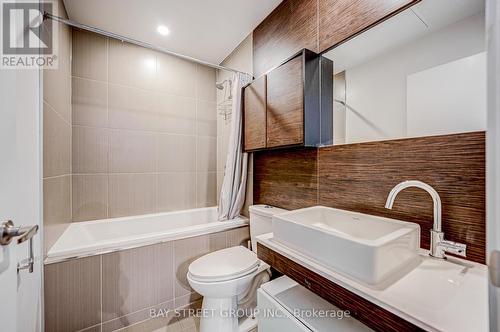 609 - 75 St Nicholas Street, Toronto, ON - Indoor Photo Showing Bathroom
