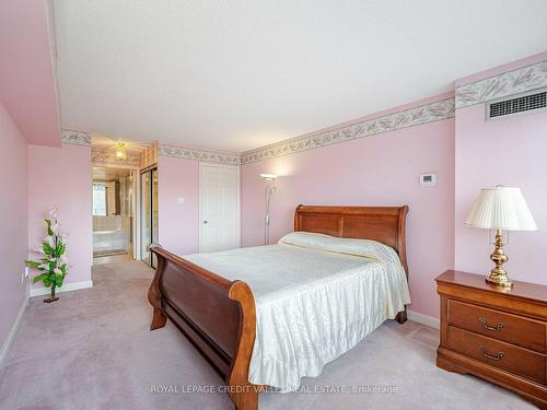 301-24 Hanover Rd, Brampton, ON - Indoor Photo Showing Bedroom