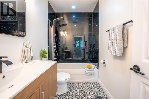 416 Indian Creek Road West, Chatham, ON - Indoor Photo Showing Bathroom