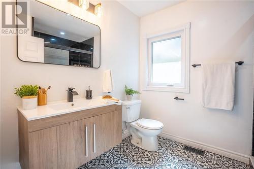 416 Indian Creek Road West, Chatham, ON - Indoor Photo Showing Bathroom