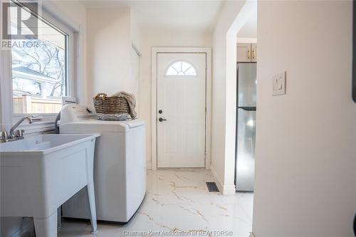 416 Indian Creek Road West, Chatham, ON - Indoor Photo Showing Laundry Room