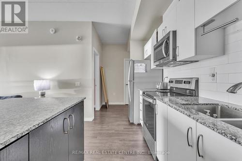 #313 -35 Kingsbury Sq, Guelph, ON - Indoor Photo Showing Kitchen With Upgraded Kitchen