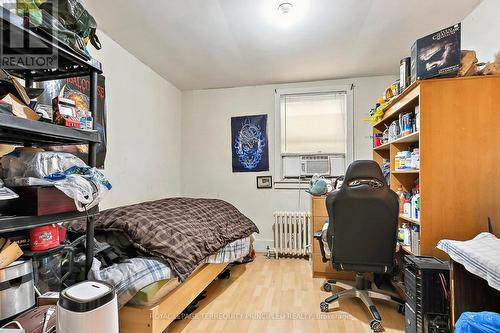 60 Thirtieth St, Toronto, ON - Indoor Photo Showing Bedroom