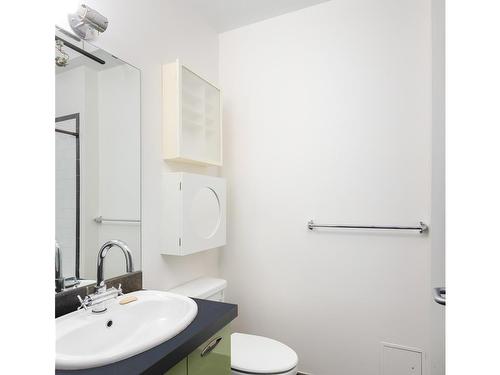 305-21 Erie St, Victoria, BC - Indoor Photo Showing Bathroom