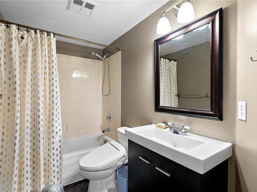 302-535 Manchester Rd, Victoria, BC - Indoor Photo Showing Bathroom
