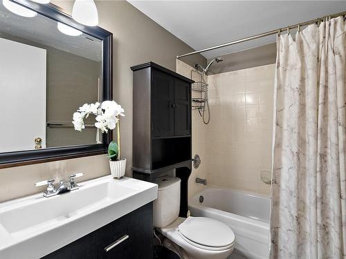 302-535 Manchester Rd, Victoria, BC - Indoor Photo Showing Bathroom