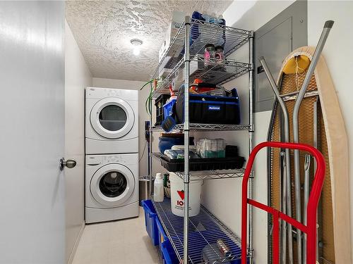 302-535 Manchester Rd, Victoria, BC - Indoor Photo Showing Laundry Room