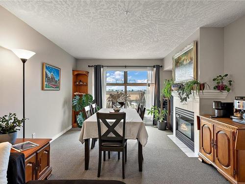 302-535 Manchester Rd, Victoria, BC - Indoor With Fireplace