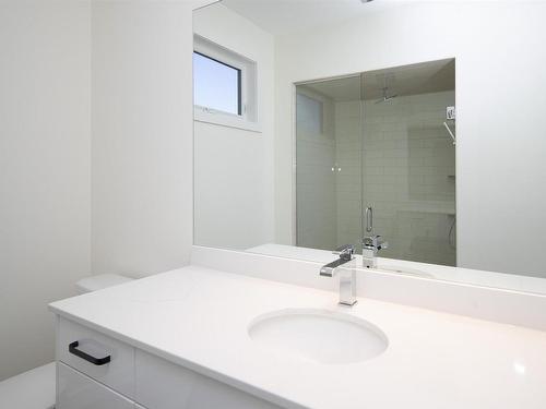 375 High Street N, Thunder Bay, ON - Indoor Photo Showing Bathroom