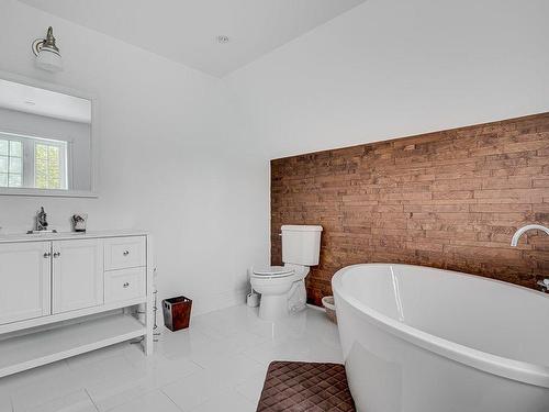 Salle de bains - 247 Ch. Des Cèdres, Sainte-Anne-Des-Lacs, QC - Indoor Photo Showing Bathroom