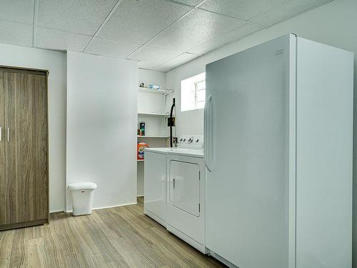 Salle de lavage - 247 Ch. Des Cèdres, Sainte-Anne-Des-Lacs, QC - Indoor Photo Showing Laundry Room