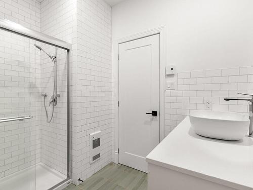 Bathroom - 6970 Rue St-Dominique, Montréal (Rosemont/La Petite-Patrie), QC - Indoor Photo Showing Bathroom