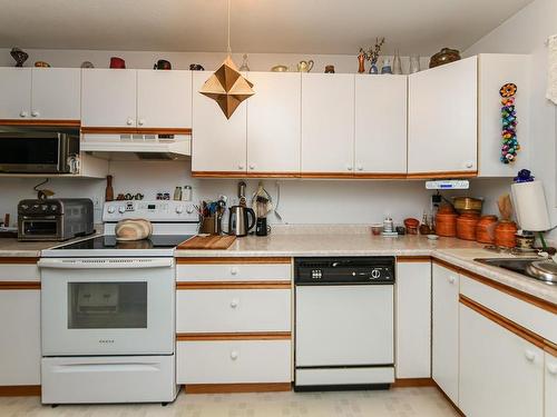 4-485 21St St, Courtenay, BC - Indoor Photo Showing Kitchen