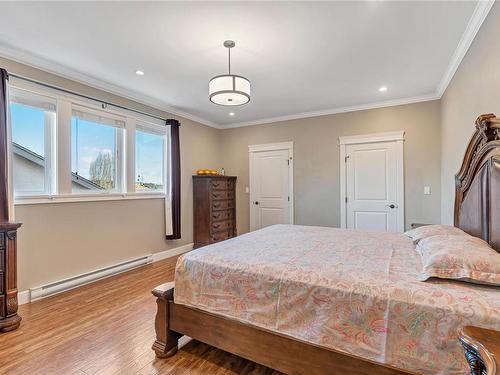 157 Maddock Ave West, Saanich, BC - Indoor Photo Showing Bedroom