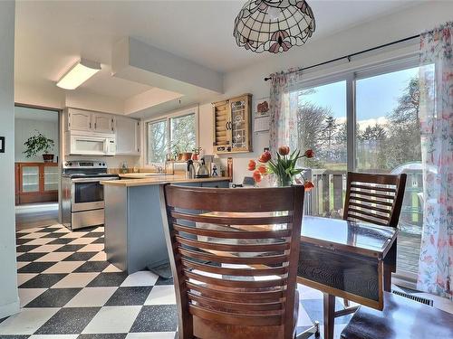 6557 North Rd, Duncan, BC - Indoor