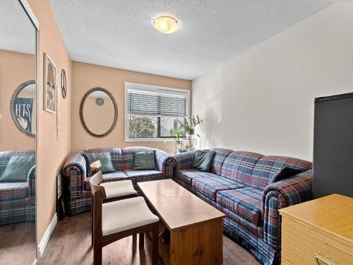 39-137 Mcgill Rd, Kamloops, BC - Indoor Photo Showing Living Room
