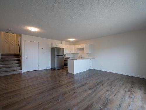 2-460 Dalgleish Drive, Kamloops, BC - Indoor Photo Showing Kitchen