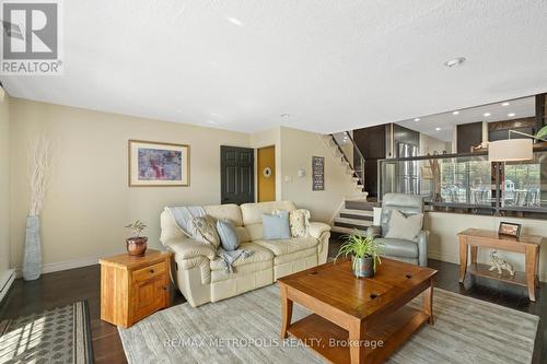#W-9 -1500 Venetian Blvd, Point Edward, ON - Indoor Photo Showing Living Room