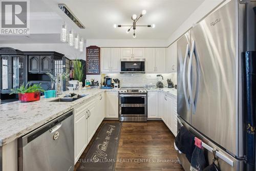 604 - 400 William Graham Drive, Aurora, ON - Indoor Photo Showing Kitchen With Stainless Steel Kitchen With Upgraded Kitchen