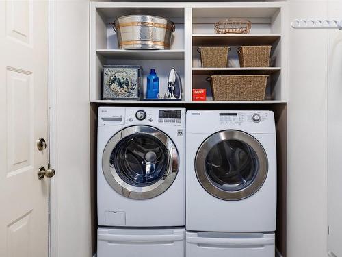 1112 Wintergreen Drive, Kelowna, BC - Indoor Photo Showing Laundry Room