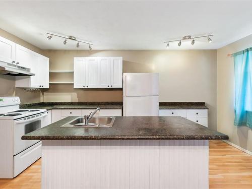102-292 Douglas Avenue, Penticton, BC - Indoor Photo Showing Kitchen