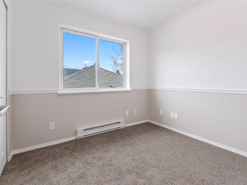 102-292 Douglas Avenue, Penticton, BC - Indoor Photo Showing Other Room