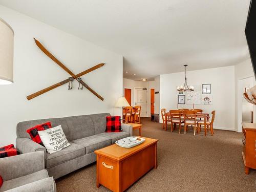 224-255 Feathertop Way, Big White, BC - Indoor Photo Showing Living Room