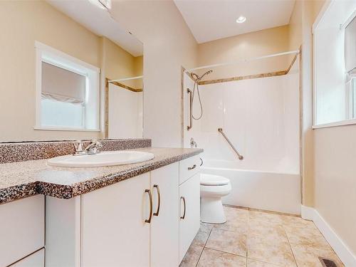 20 Killdeer Place, Osoyoos, BC - Indoor Photo Showing Bathroom