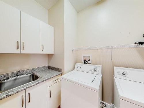 20 Killdeer Place, Osoyoos, BC - Indoor Photo Showing Laundry Room