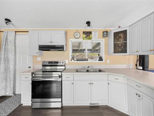 2752 Salmon River Road, Salmon Arm, BC - Indoor Photo Showing Kitchen With Double Sink