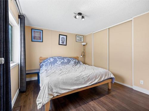 2752 Salmon River Road, Salmon Arm, BC - Indoor Photo Showing Bedroom