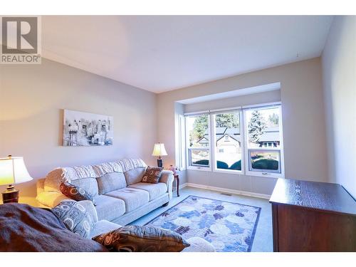 772 Balsam Avenue, Penticton, BC - Indoor Photo Showing Living Room