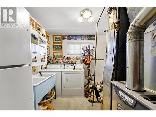 1566 Rutland Road N, Kelowna, BC - Indoor Photo Showing Laundry Room
