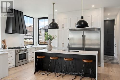 2184 Linkway Boulevard, London, ON - Indoor Photo Showing Kitchen With Upgraded Kitchen