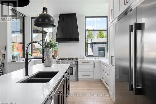 2184 Linkway Boulevard, London, ON - Indoor Photo Showing Kitchen With Double Sink With Upgraded Kitchen