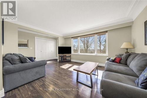 1855 Concession 8 Road, Hamilton, ON - Indoor Photo Showing Living Room
